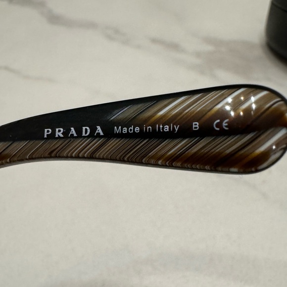 Authentic PRADA round sunglasses - VINTAGE - Picture 11 of 14